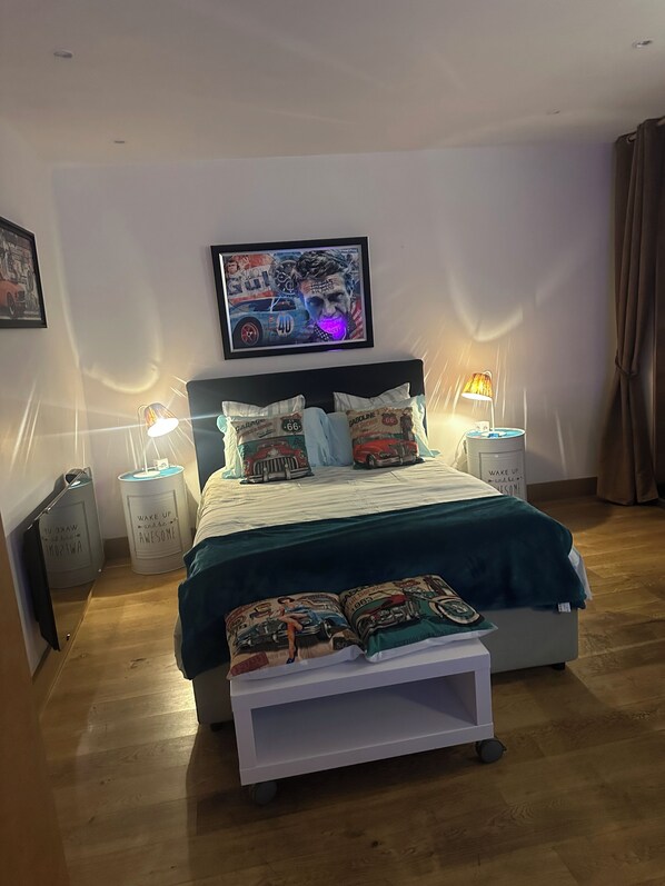 Fer et planche à repasser, Wi-Fi, literie fournie