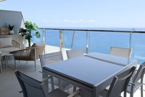 Outdoor dining - SUNSET SAILORS prime apartments 19 floor (Benidorm)