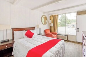 Tabla de planchar con plancha, wifi gratis y ropa de cama 