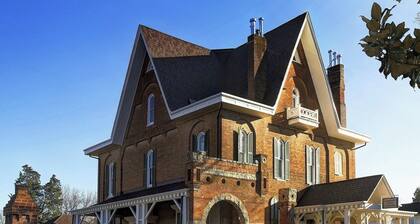 Comfortable Stay with Cozy King Bed + Easy Access to Local Attractions