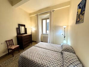 2 bedrooms, internet, bed sheets