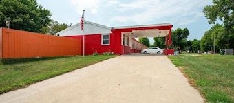 Explore Lamberton Attractions w/ Parking & Pet-Friendly Lodging