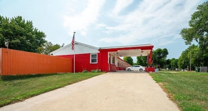 Pet-Friendly Room with Free Parking Close to Dairy Queen