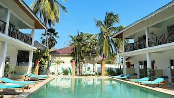 Außenpool, Liegestühle