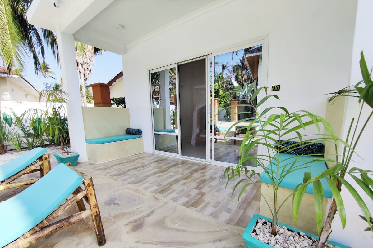 Chambre Double Économique, patio, vue piscine | Coffres-forts dans les chambres