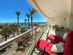 Outdoor dining - Tranquil Beachfront Condo 2BR Family Retreat (Playa Miramar)