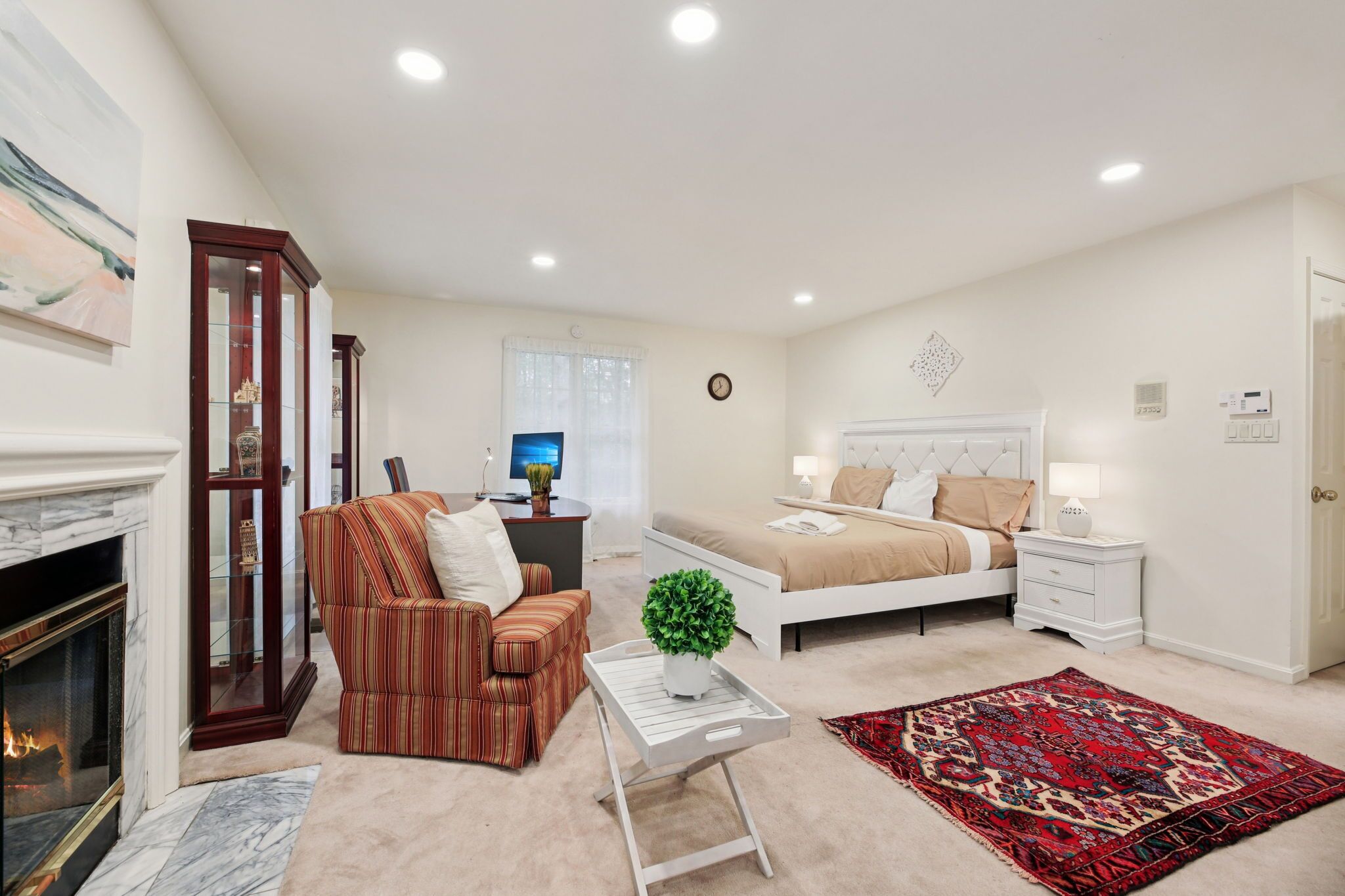 6 bedrooms, desk, iron/ironing board, free WiFi