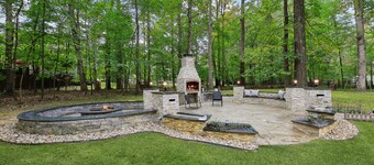 DC Luxury Family Retreat in Forest—Spacious Full of Fun w/ Zipline Waterfall