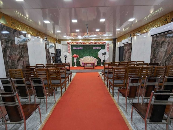 Meeting facility