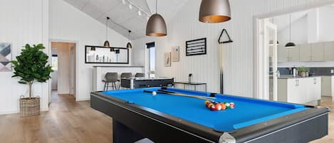 House | Game room