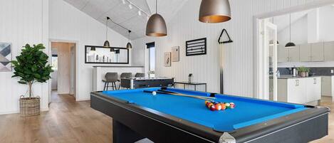 House | Game room