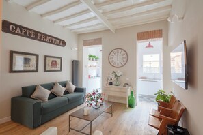 Téléviseur connecté, livres, chaîne audio