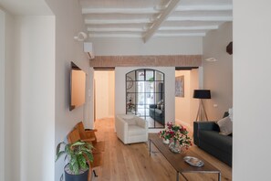 Téléviseur connecté, livres, chaîne audio