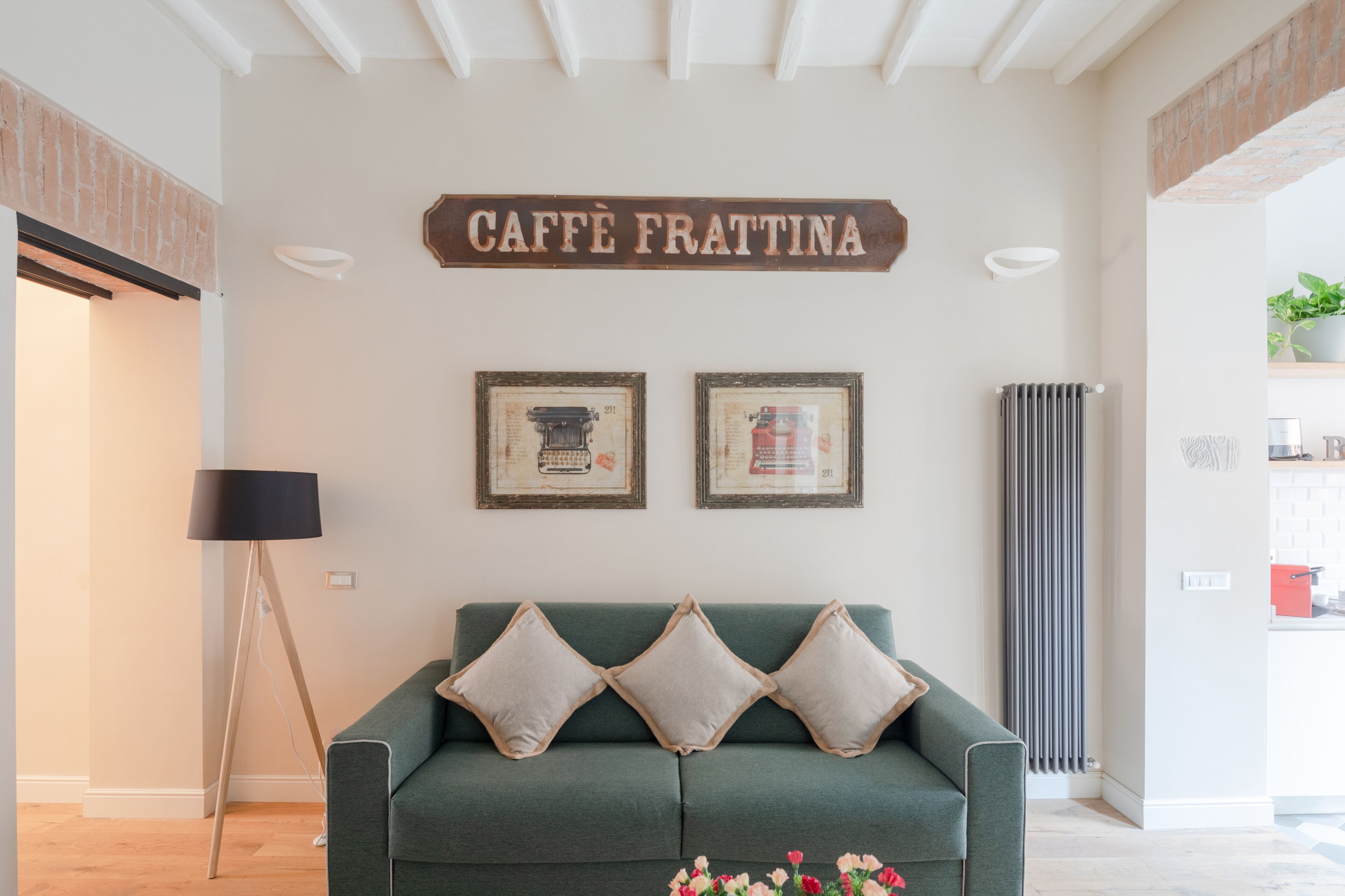 Smart-TV, Bücher, Stereoanlage