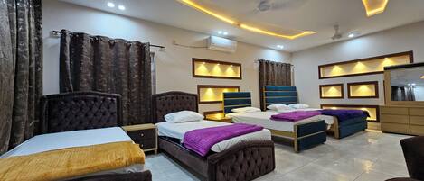 4 habitaciones, tabla de planchar con plancha, wifi y ropa de cama