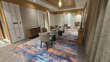 Coffres-forts dans les chambres, bureau, rideaux occultants