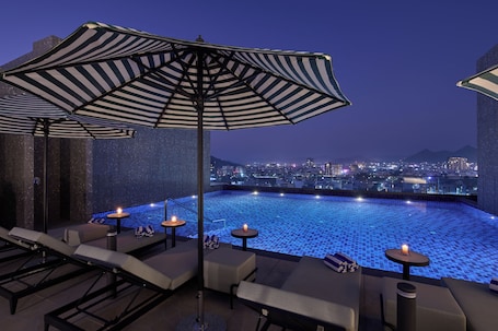 Rooftop pool. Grand Continent- A Luxury Collection Udaipur