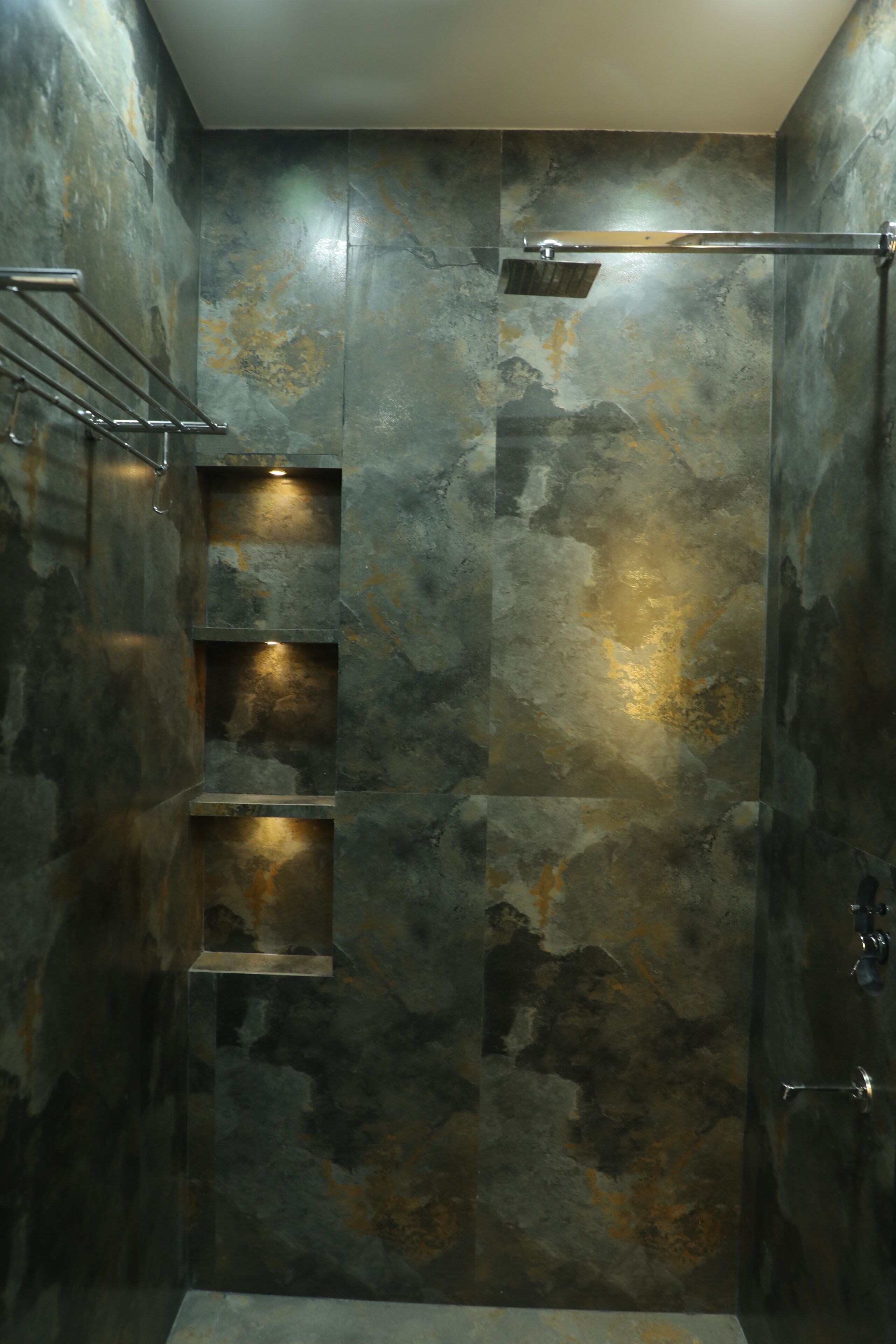 Dusch, hårtork, bidé och handdukar