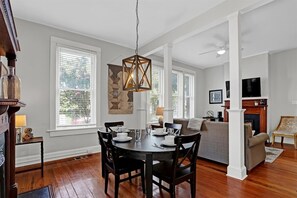 Dining - Walk to Forsyth and River Street * Ideal Location (Savannah)