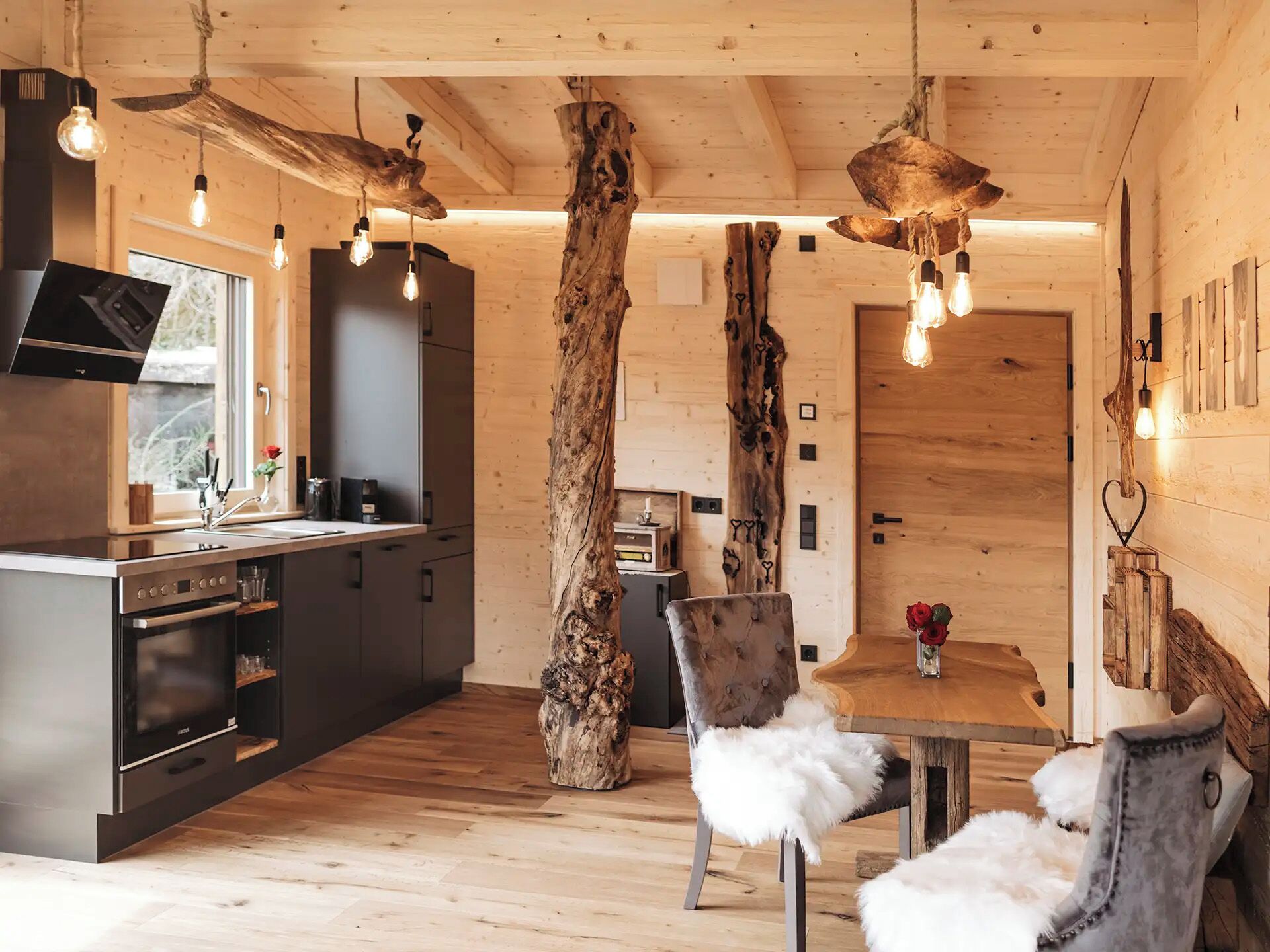 Refrigerador, horno, parrilla de estufa y cafetera y tetera 