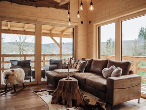 Smart-TV, Kamin, Stereoanlage