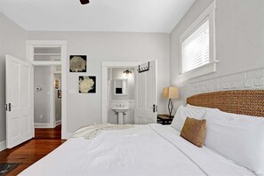 9 bedrooms, free WiFi, bed sheets