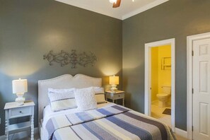 2 habitaciones, escritorio, tabla de planchar con plancha y wifi gratis 