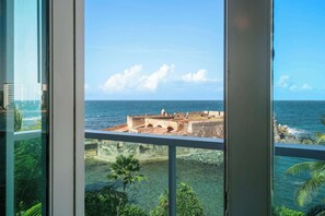 Unclassified image, 2 of 14, button