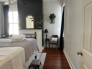 3 makuuhuonetta, työpöytä, silitysrauta/-lauta, ilmainen Wi-Fi