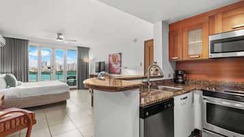 Fridge, microwave, stovetop, dishwasher