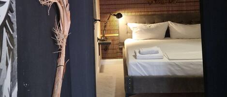 1 sovrum, strykjärn/strykbräda och sängkläder