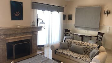 Villa, 3 Bedrooms, Balcony, Sea View | Living area