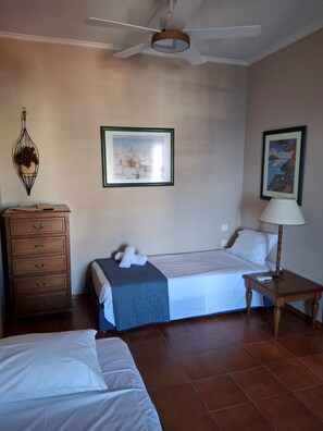 In-room safe, blackout curtains, soundproofing, iron/ironing board - Villa Hydra Estrella (Hydra)