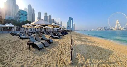 Dubai Marina Beachfront 3BR Apartment, Sea View & Dubai Eye