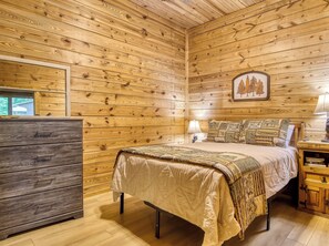 3 bedrooms, WiFi (free), bed sheets