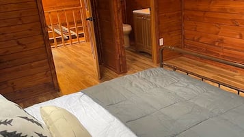 4 bedrooms, desk, iron/ironing board, travel crib