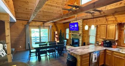 Cozy Log Cabin overlooking a pond with a fire pit, game area and rustic charm