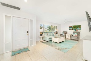 Interior - Dockside Dreams (Cape Coral)