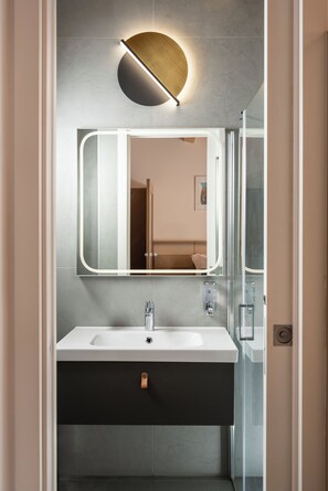 Standard Room | Bathroom | Hair dryer, soap, shampoo, toilet paper