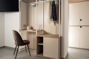 Quarto casal ou duplo luxo | Escrivaninha, espaço de trabalho para notebook, Wi-Fi de cortesia