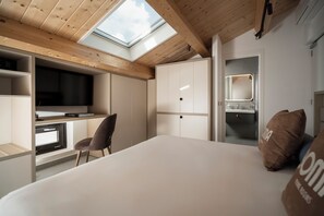 Standard Room | Desk, laptop workspace, free WiFi