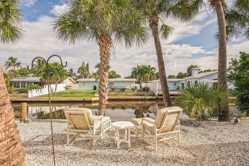 Chic Studio Cottage - Walk to Siesta Key Beach