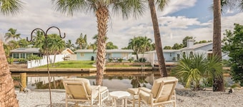 Chic Studio Cottage - Walk to Siesta Key Beach