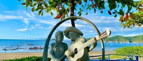 بالقرب من الشاطئ