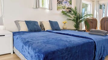 Bügeleisen/Bügelbrett, Reisekinderbett, WLAN, Bettwäsche