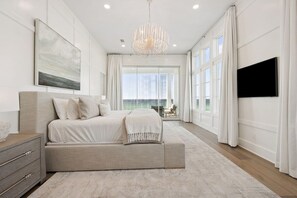 8 bedrooms, desk, iron/ironing board, free WiFi