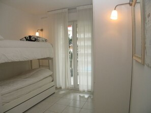 2 chambres, fer et planche à repasser, lit parapluie, Wi-Fi gratuit