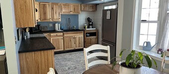 Charming 3-bedroom home on family-friendly quiet street in Warren