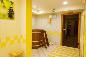 Sauna, steam room