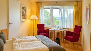 Family Triple Room | In-room safe, desk, laptop workspace, soundproofing